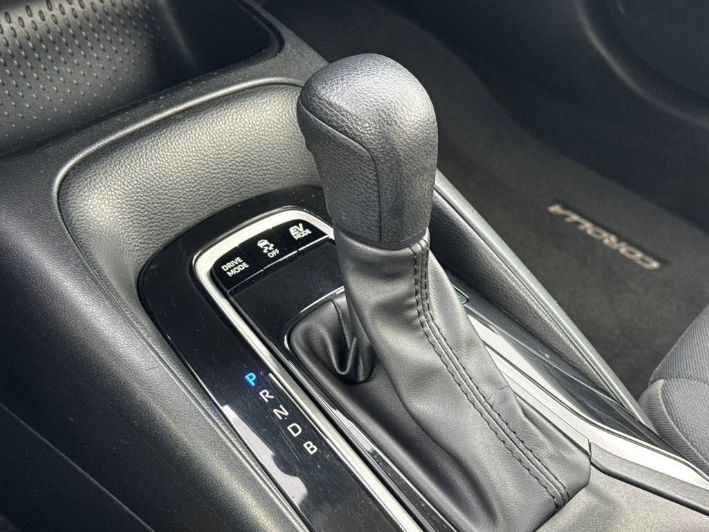 Certified 2025 Toyota Corolla LE FWD image 21