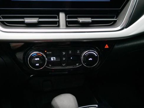 Used 2025 Chevrolet Trax LT w/ Driver Confidence Package image 25