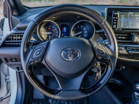 Used 2018 Toyota C-HR XLE FWD image 15