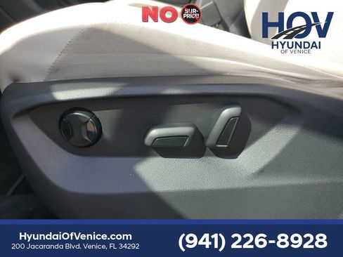 Used 2018 Volkswagen Tiguan SE AWD/4WD image 25