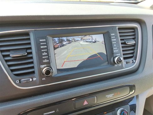 Used 2021 Kia Sedona LX image 31