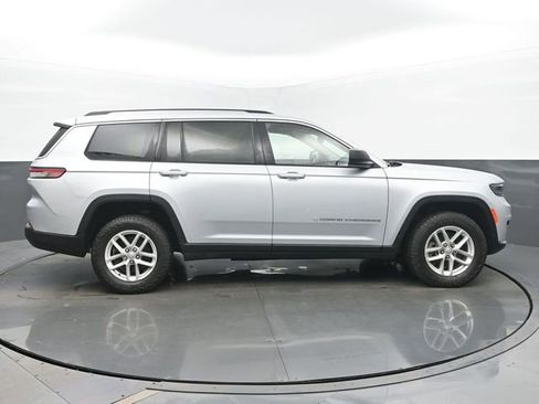 Used 2022 Jeep Grand Cherokee L Laredo w/ Luxury Tech Group I AWD/4WD image 6