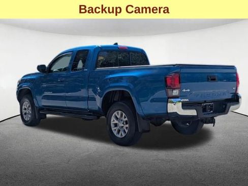 Used 2018 Toyota Tacoma SR5 AWD/4WD image 7