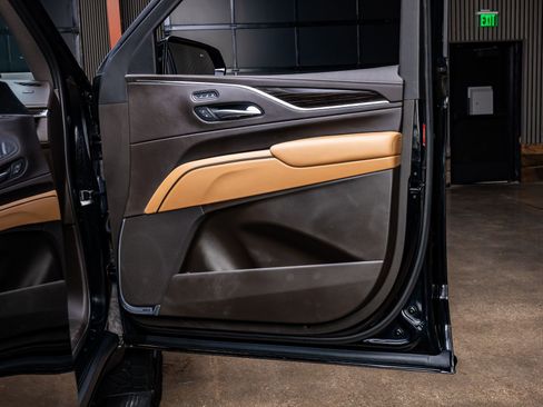 Used 2023 Cadillac Escalade Sport w/ Touring Package image 34