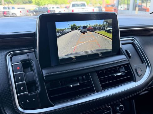 Used 2023 Chevrolet Suburban Premier image 18