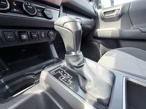 Used 2023 Toyota Tacoma TRD Sport w/ Technology Package AWD/4WD image 9
