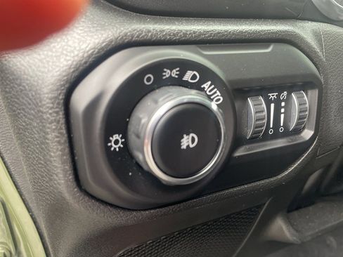 Used 2022 Jeep Wrangler Unlimited Rubicon w/ Xtreme Recon 35" Tire Package image 17