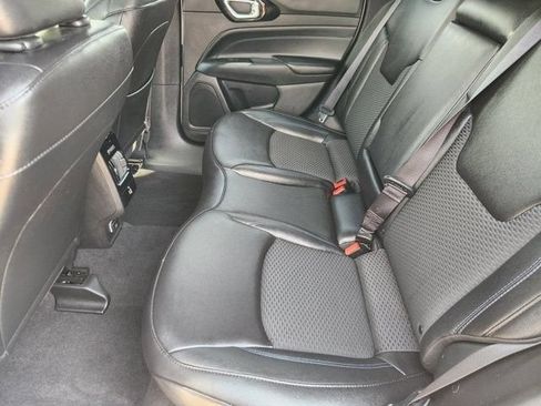 Used 2025 Jeep Compass Latitude w/ Convenience Group AWD/4WD image 31
