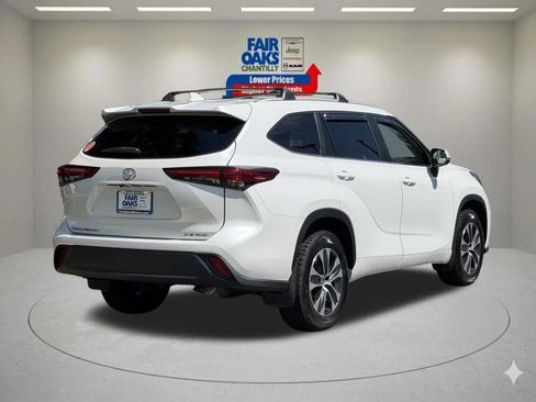 Used 2023 Toyota Highlander XLE AWD/4WD image 8