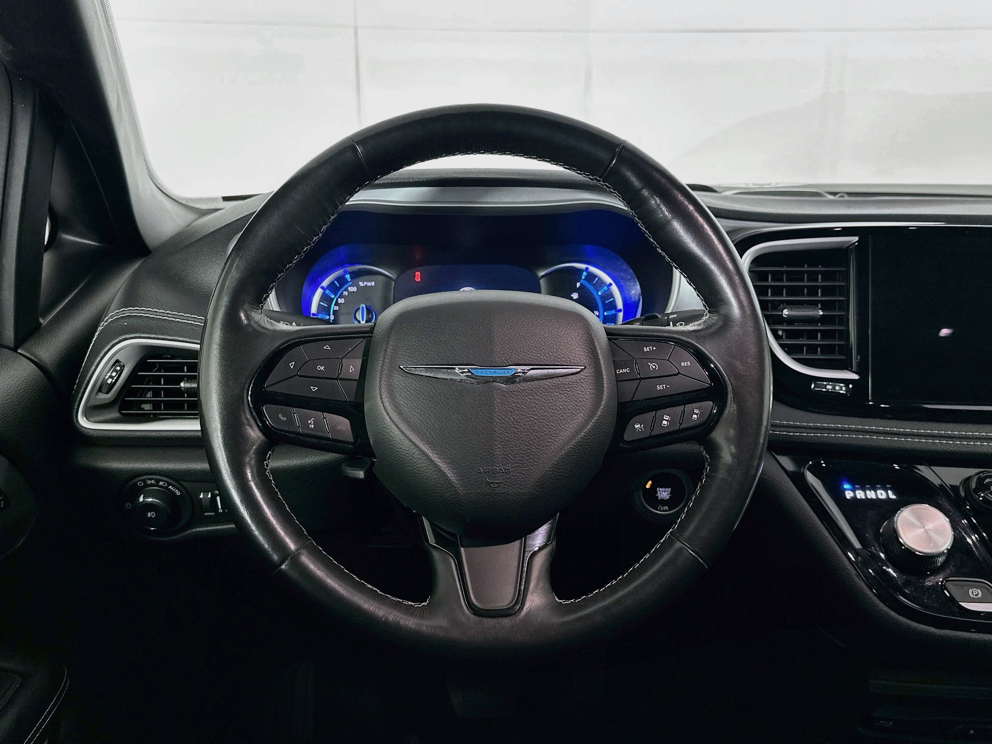 Used 2021 Chrysler Pacifica Touring-L w/ Uconnect Theater Family Group FWD image 17