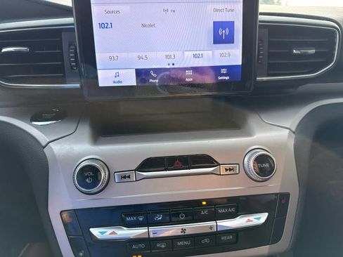Used 2023 Ford Explorer XLT w/ Equipment Group 202A AWD/4WD image 11