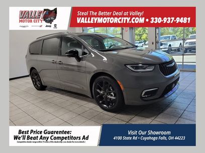 Used 2025 Chrysler Pacifica Limited