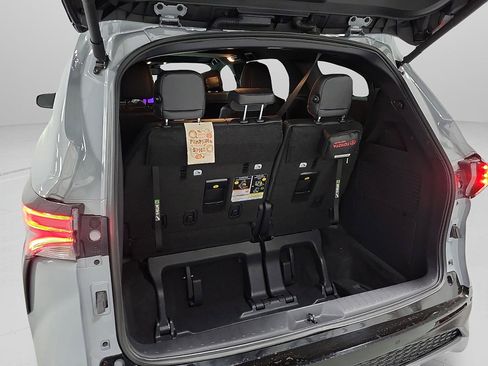 Certified 2025 Toyota Sienna XSE image 19