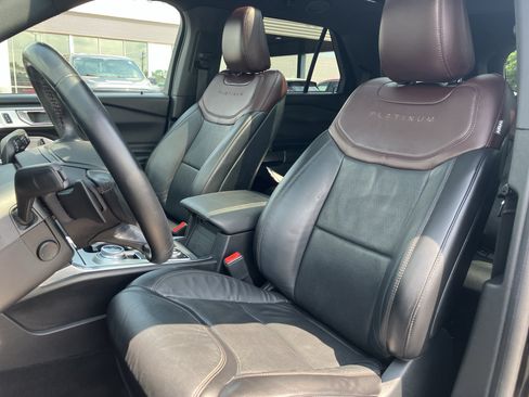 Used 2020 Ford Explorer Platinum w/ Premium Technology Package AWD/4WD image 30