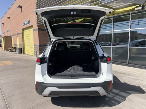 Used 2025 Volkswagen Tiguan SE w/ Panoramic Sunroof Package AWD/4WD image 34