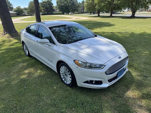 Used 2013 Ford Fusion SE FWD image 4