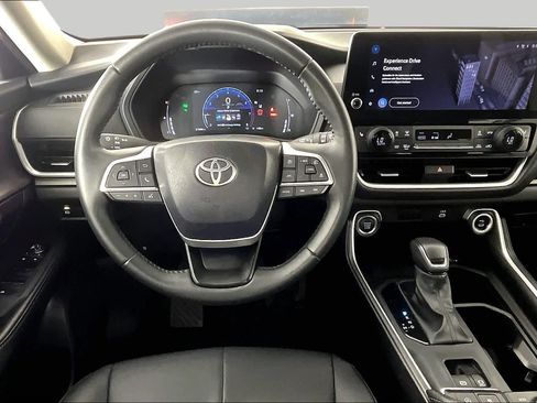 Used 2025 Toyota Grand Highlander FWD image 6