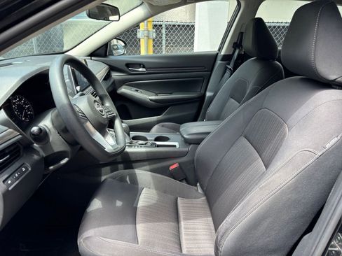 Used 2025 Nissan Altima 2.5 SV FWD image 48