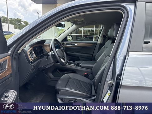 Used 2025 Volkswagen Atlas SE AWD/4WD image 10