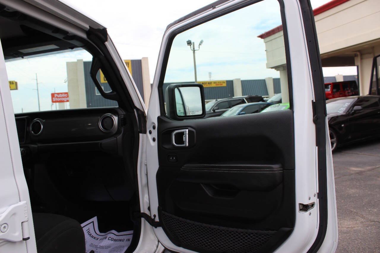 Used 2023 Jeep Gladiator Overland w/ Cold Weather Group AWD/4WD image 16