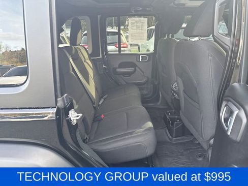 Used 2018 Jeep Wrangler Unlimited Sport S image 11