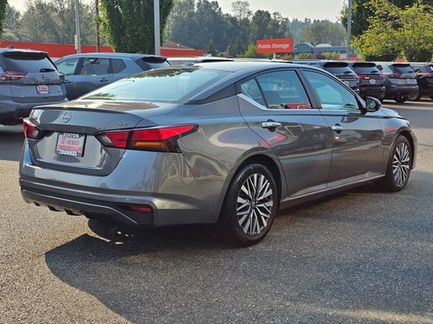 Used 2024 Nissan Altima 2.5 SV FWD image 5