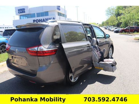 Used 2017 Toyota Sienna LE FWD image 12
