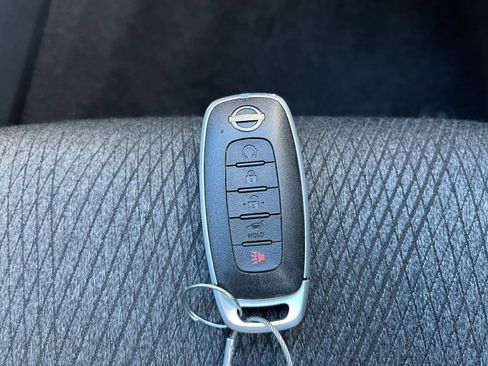 Used 2025 Nissan Rogue SV image 21