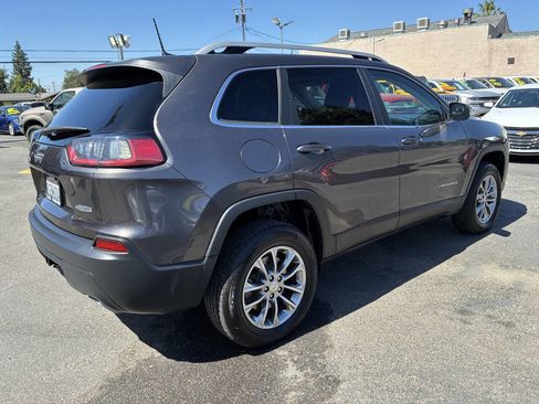 Used 2019 Jeep Cherokee Latitude Plus w/ Comfort/Convenience Group AWD/4WD image 2