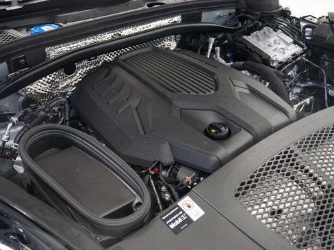 Certified 2026 Porsche Macan AWD/4WD image 14