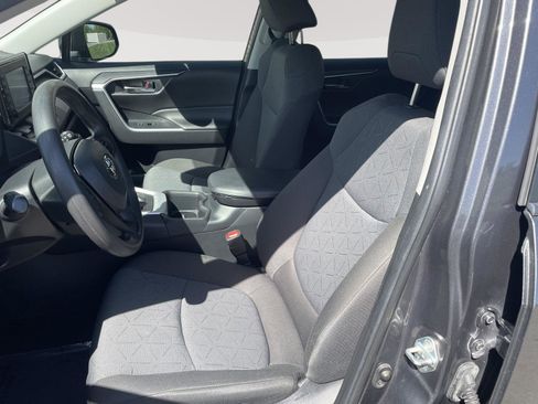 Used 2022 Toyota RAV4 XLE image 10