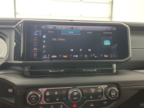 New 2025 Jeep Gladiator Sport image 8