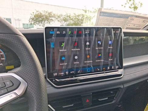 New 2026 Volkswagen Tiguan SE R-Line FWD image 9