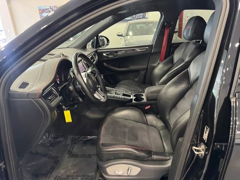 Used 2017 Porsche Macan GTS AWD/4WD image 17