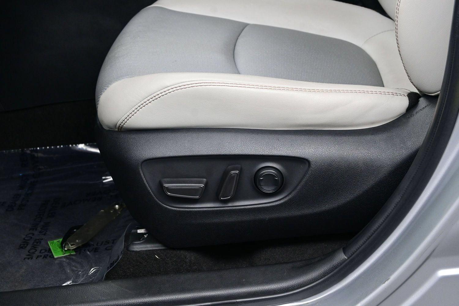 Used 2023 Toyota RAV4 Limited AWD/4WD image 11