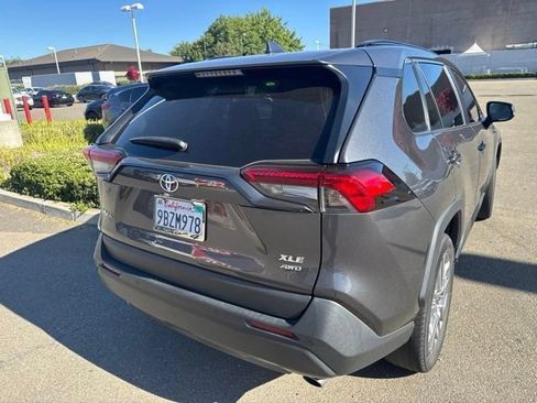 Used 2022 Toyota RAV4 XLE Premium AWD/4WD image 8