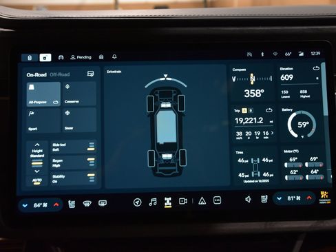 Used 2022 Rivian R1T Adventure image 30