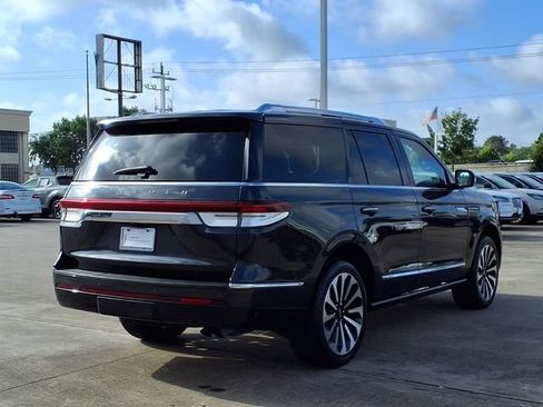 Certified 2022 Lincoln Navigator Reserve AWD/4WD image 2