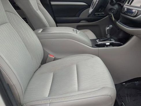 Used 2016 Toyota Highlander Plus FWD image 26