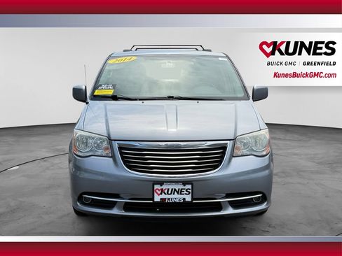 Used 2014 Chrysler Town & Country Touring FWD image 3
