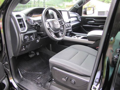 Used 2022 RAM 1500 Big Horn AWD/4WD image 12