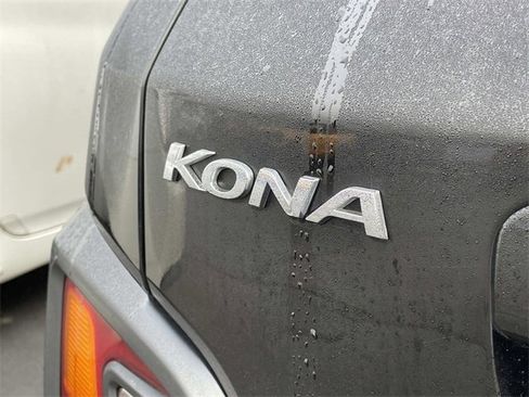 Used 2021 Hyundai Kona Limited image 11