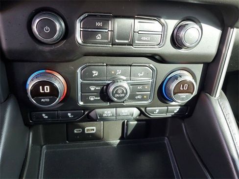 Used 2022 Chevrolet Tahoe Z71 w/ Z71 Off-Road Package image 50