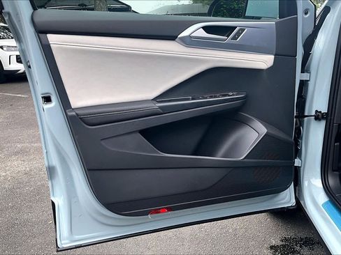 New 2026 Volkswagen Taos SE FWD image 10