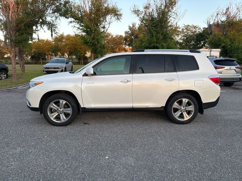 Used 2013 Toyota Highlander Limited FWD image 2