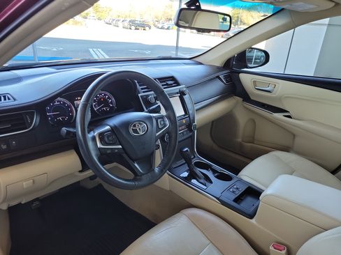 Used 2017 Toyota Camry XLE image 12