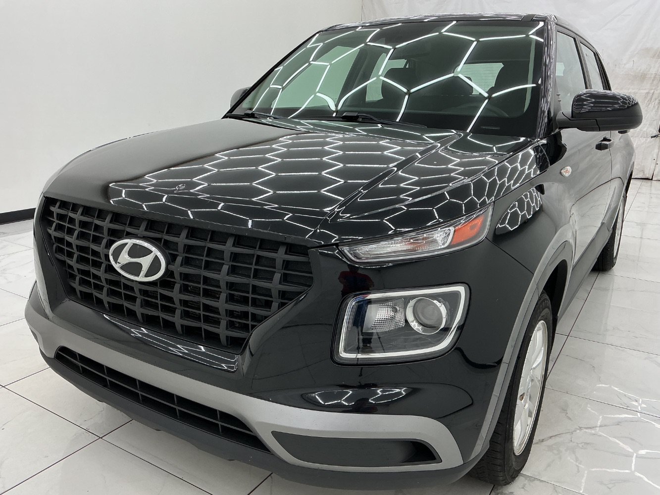 Used 2021 Hyundai Venue SE FWD image 1