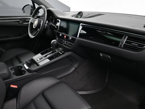 Certified 2026 Porsche Macan AWD/4WD image 14