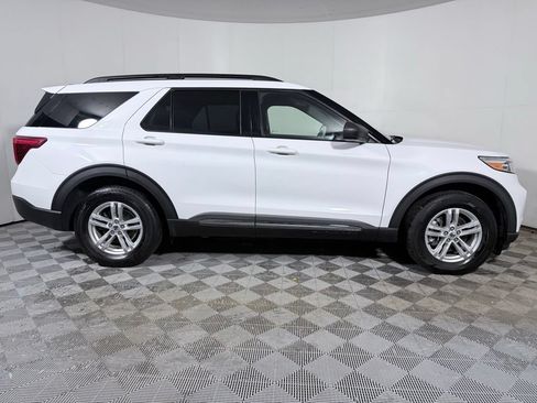 Used 2021 Ford Explorer XLT w/ Equipment Group 202A AWD/4WD image 8