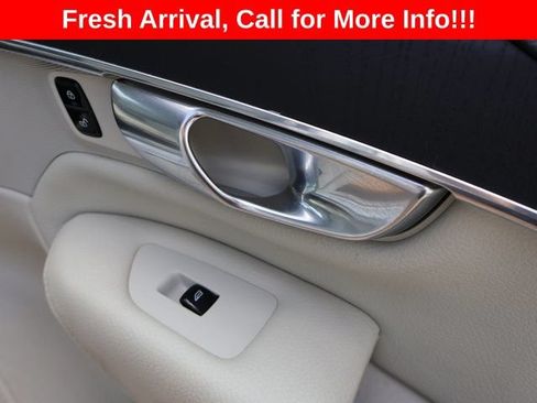 Used 2020 Volvo XC90 T6 Momentum AWD/4WD image 11